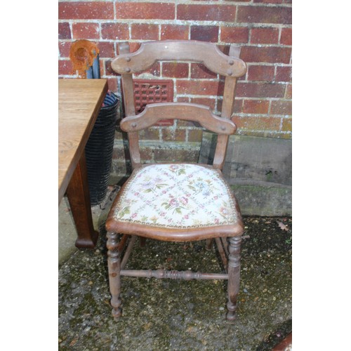 49 - EDWARDIAN WIND-OUT TABLE WITH TWO LEAVES AND WINDER AND FOUR CHAIRS 
100 X 100 X 70CM