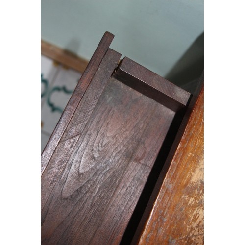 75 - OAK SIDE TABLE WITH DRAWER 
60 X 41 X 62CM