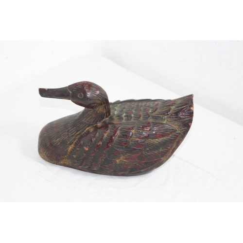 291 - TWO WOODEN DECORATIVE DUCKS 
38 X 20CM