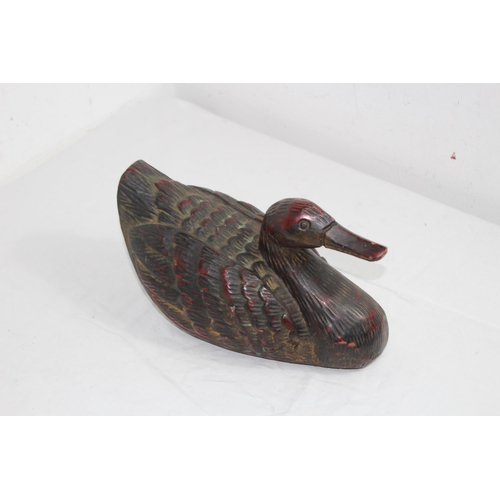 291 - TWO WOODEN DECORATIVE DUCKS 
38 X 20CM