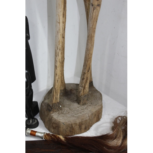 293 - LARGE CARVED WOODEN GIRAFFE AND A SELECTION OF AFRICAN WOODEN PIECES
106CM