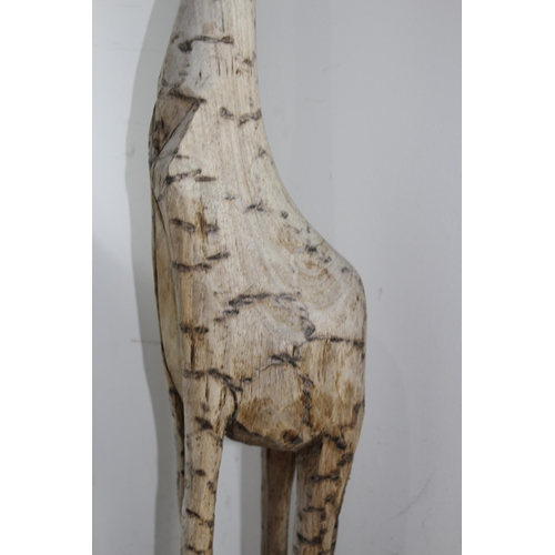 293 - LARGE CARVED WOODEN GIRAFFE AND A SELECTION OF AFRICAN WOODEN PIECES
106CM