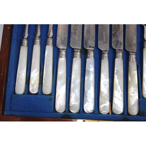 297 - BOXED OF MOTHER OF PEARL HANDLED FRUIT EATING SET