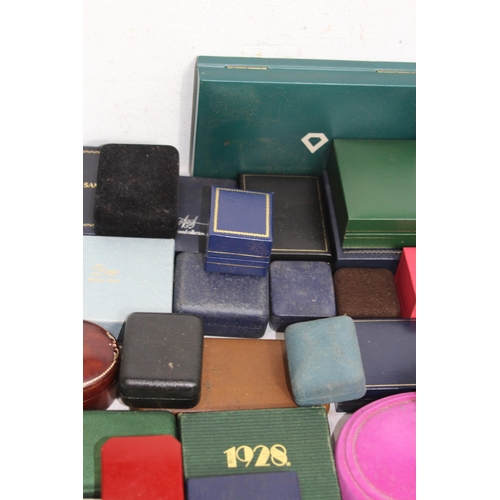 374 - LARGE QUANTITY OF MIXED JEWELLERY GIFT BOXES IN VARIED MATERIAL