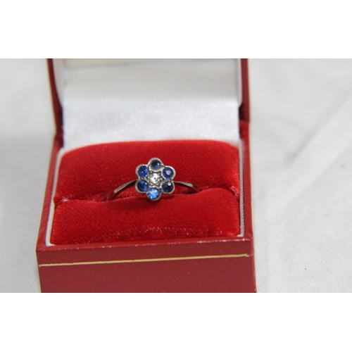 1135 - 9CT GOLD BLUE GEM STONE SET SHANK RING - 1.45G - SIZE P