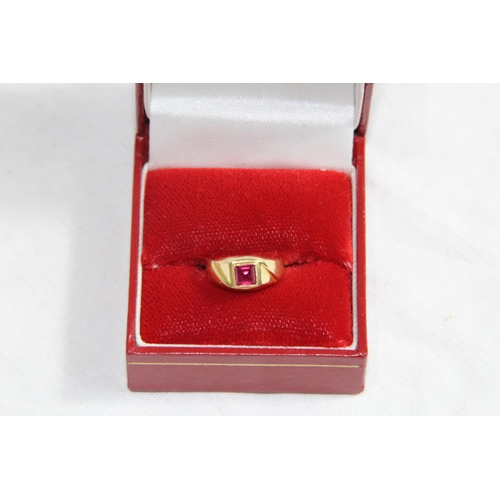 1137 - 18CT GOLD SQUARE CUT RUBY RING - 1.20G - SIZE E 1/2