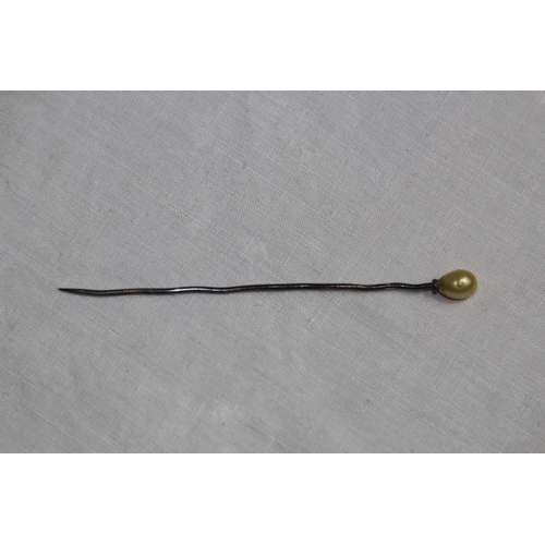 1139 - 9CT GOLD STICK PIN AND A WHITE METAL STICK PIN - 0.75G