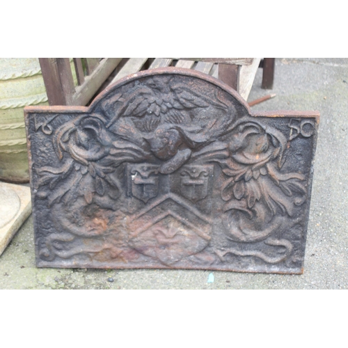 97 - ANTIQUE 1650 CAST IRON FIRE BACK WITH SHEILD AND GRIFFIN DESIGN - HEAVY
74 X 56CM