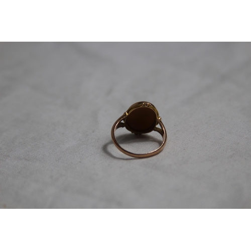 1141 - ANTIQUE 9CT GOLD CAMEO RING - BIRMINGHAM 1915 - 2.65G TOTAL WEIGHT - SIZE N