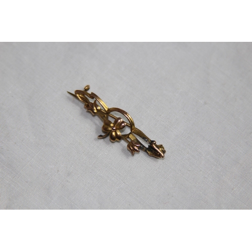 1144 - 9CT GOLD FLORAL DESIGN BROOCH - 1.40G TOTAL WEIGHT