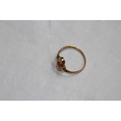 1154 - 9CT GOLD CORAL SET QUARTER FOIL RING - 3.0G - SIZE Q