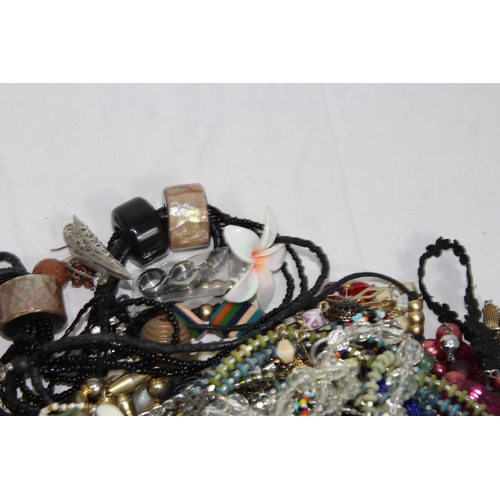 536 - QUANTITY OF COSTUME JEWELLERY