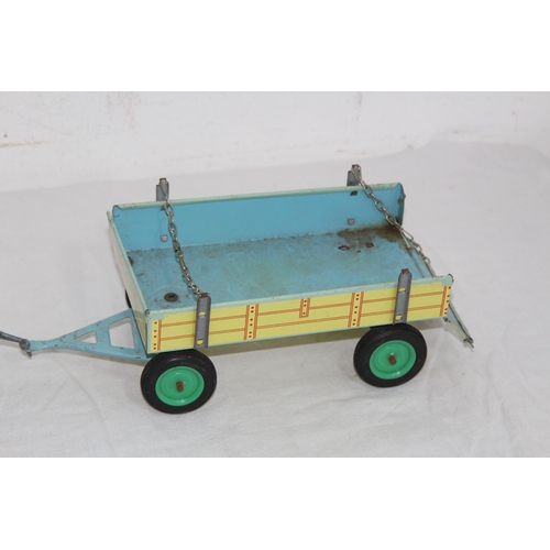 632 - 2 X VINTAGE TIN TOY TRACTORS
20 X 14CM