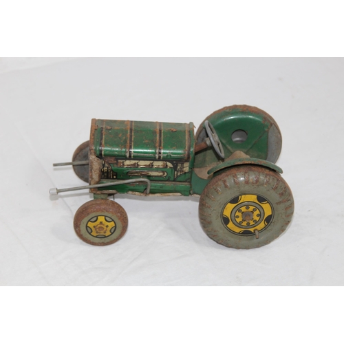 632 - 2 X VINTAGE TIN TOY TRACTORS
20 X 14CM