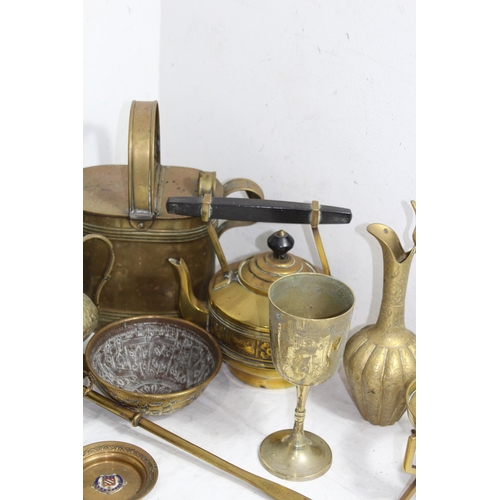 543 - QUANTITY OF VINTAGE BRASSWARE