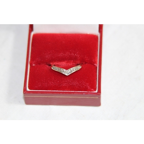 1146 - 9CT GOLD DIAMOND SET RING IN WISHBONE DESIGN - 1.20 - SIZE L