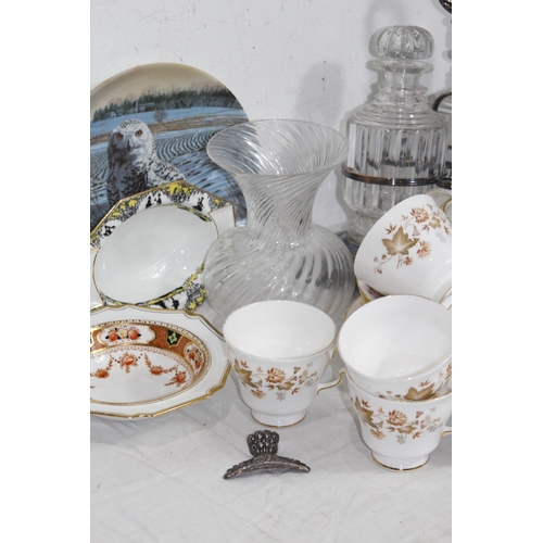 203 - BOX OF MIXED CHINA AND GLASS