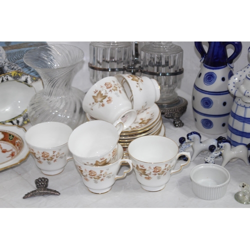 203 - BOX OF MIXED CHINA AND GLASS