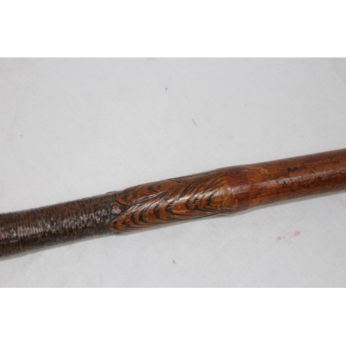 284 - LATE 19TH EARLY 20TH CENTURY CARVED ORIENTAL BAMBOO WALKING STICK
86CM