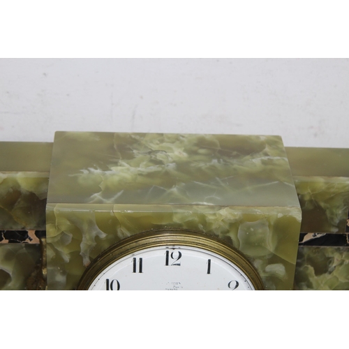 468 - VINTAGE GREEN FRENCH ONYX CLOCK WITH 8 DAY STRIKE MOVEMENT AND SIDE URNS IN WORKING ORDER
95 X 12 X ... 