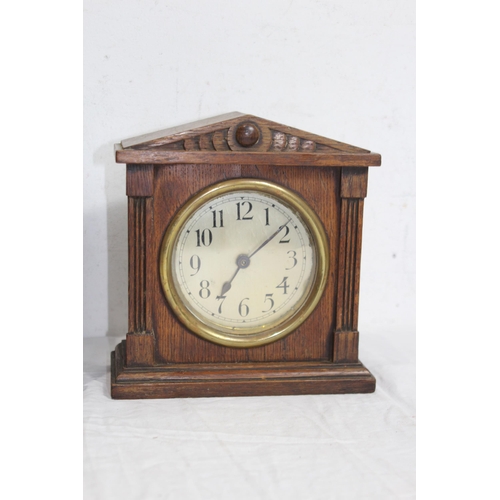 552 - 3 X VINTAGE CLOCKS AND BAROMETER
20CM