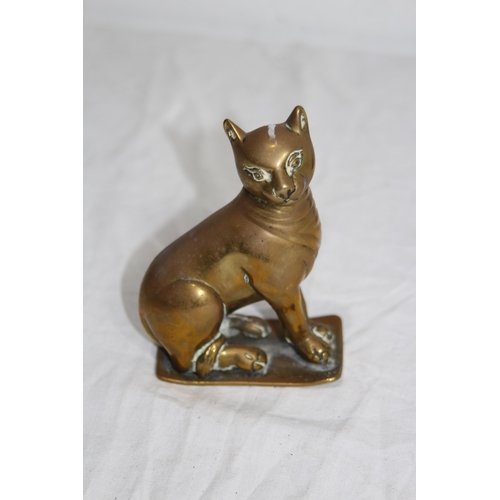 556 - 2 X VINTAGE METAL CATS
15CM