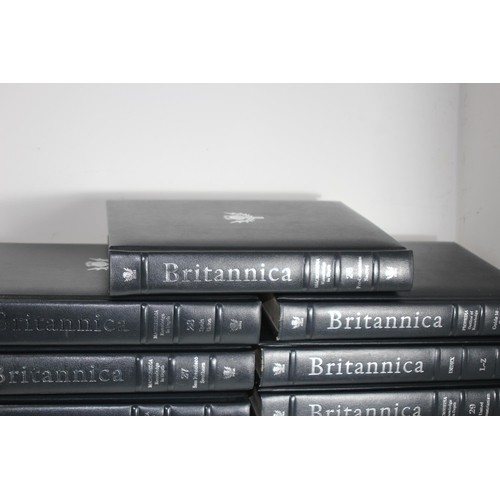 557 - COMPLETE SET OF 1990 15TH EDITION BRITANNICA ENCYCLOPAEDIAS