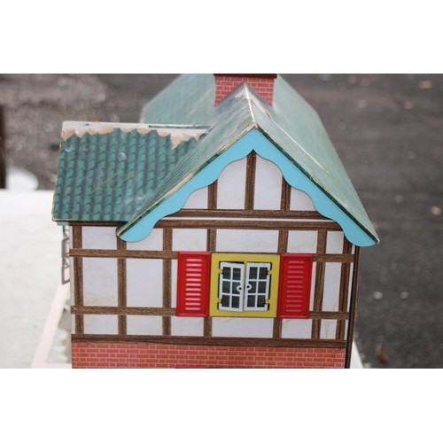 605 - VINTAGE DOLLS HOUSE with CONTENSE 
64 X 45 X 50CM