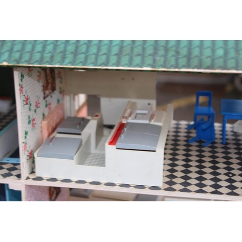 605 - VINTAGE DOLLS HOUSE with CONTENSE 
64 X 45 X 50CM