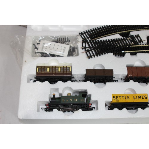 635 - HORNBY PENNINE TRAIN SET