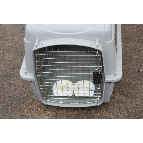 562 - LARGE PET CARRIER
68 X 53 X 52CM