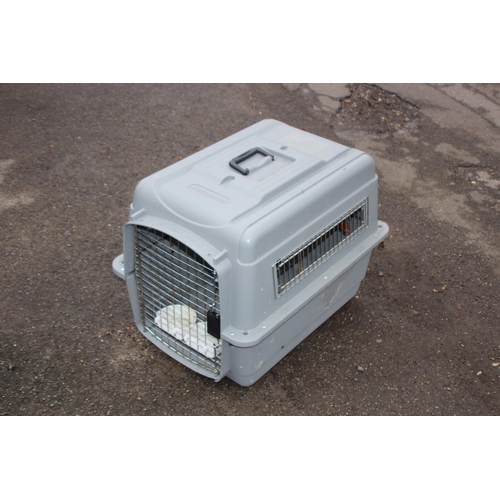 562 - LARGE PET CARRIER
68 X 53 X 52CM