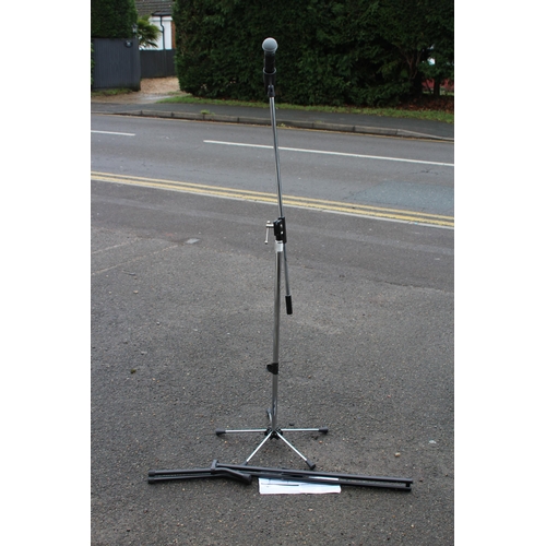 673 - MICROPHONE AND MIC STAND