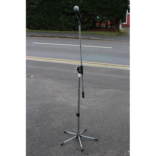 673 - MICROPHONE AND MIC STAND