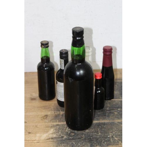 685 - QUANTITY OF RED WINE AND MINIATURES