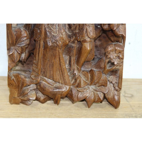 563 - ORIENTAL CARVED WOODEN STATUE
39 X 8 X 18CM