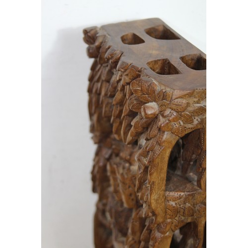 563 - ORIENTAL CARVED WOODEN STATUE
39 X 8 X 18CM