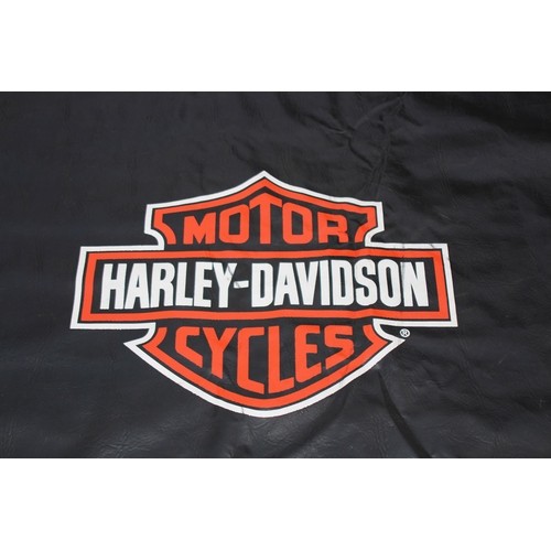 573 - HARLEY DAVIDSON FORD F150 TRUCK BED COVER
170 X 160CM