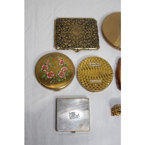 390 - SELECTION OF VINTAGE COMPACTS AND HAIR AND STICK PINS