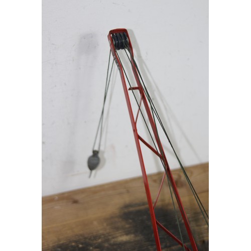 599 - VINTAGE TRI ANG TINPLATE KL44 CRANE
38CM HIGH