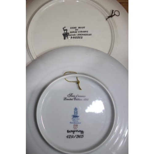 218 - QUANTITY OF VINTAGE COLLECTABLE PLATES