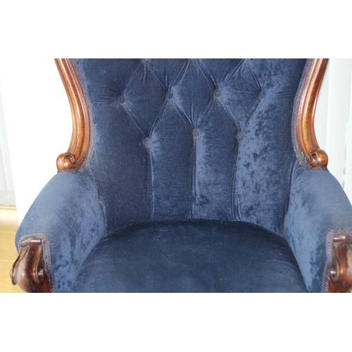 21 - ANTIQUE ARMCHAIR
71 X 70 X 110CM