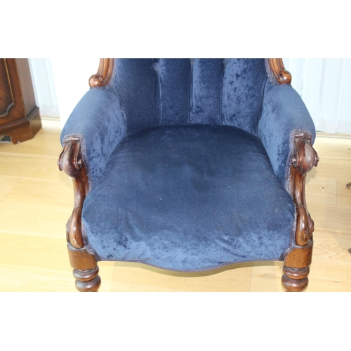 21 - ANTIQUE ARMCHAIR
71 X 70 X 110CM