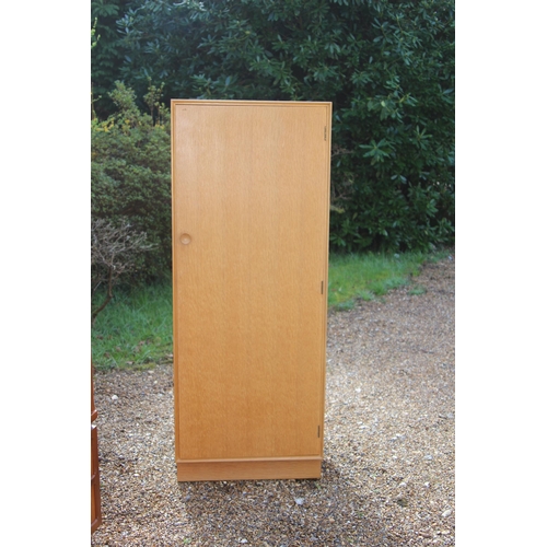 39 - RETRO MEREDEW WARDROBE 
61 X 43 X 153CM