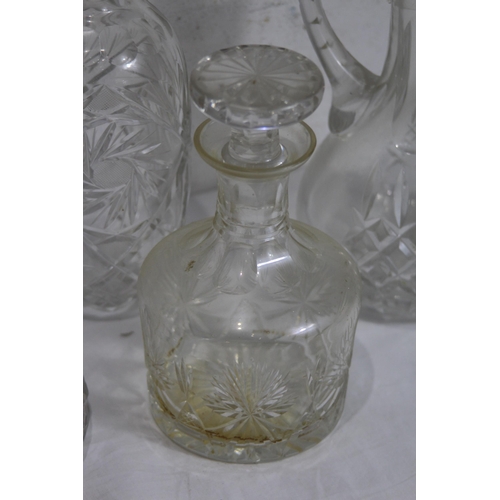 286 - QUANTITY OF DECANTERS ETC
28 X 18CM
