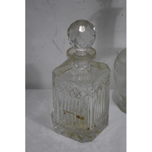 286 - QUANTITY OF DECANTERS ETC
28 X 18CM