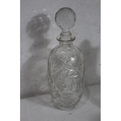 286 - QUANTITY OF DECANTERS ETC
28 X 18CM