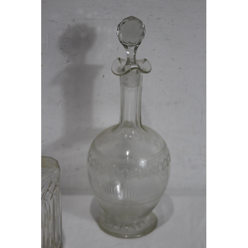 286 - QUANTITY OF DECANTERS ETC
28 X 18CM