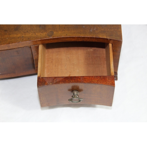 160 - ANTIQUE DRESS MIRROR
47 X 14 X 64CM