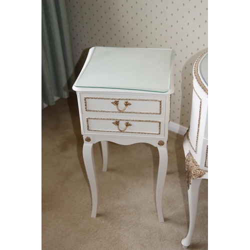 12 - QUEEN ANNE STYLE DRESSING TABLE AND PAIR OF BEDSIDE TABLES 
128 X 64 X 145CM